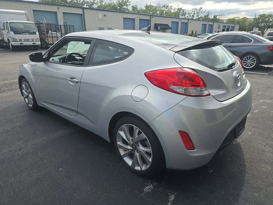 2017 Hyundai Veloster - Image 11 of 12