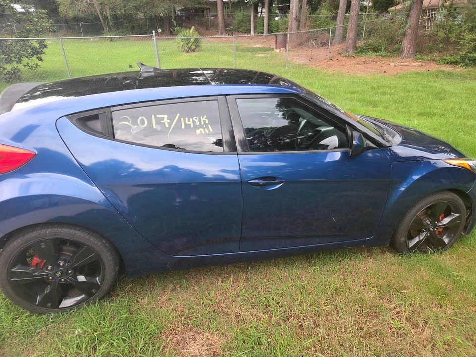 2017 Hyundai Veloster - Image 2 of 9