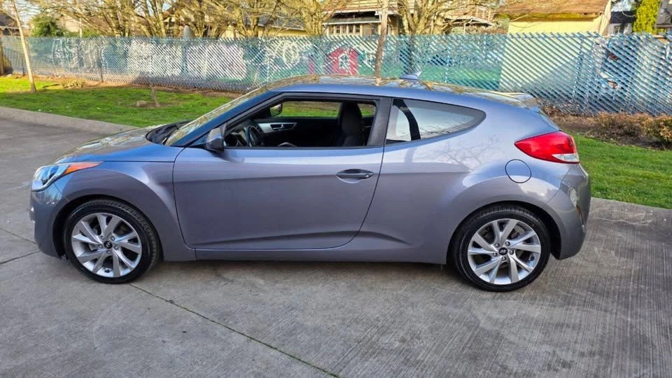 2017 Hyundai Veloster - Image 7 of 15