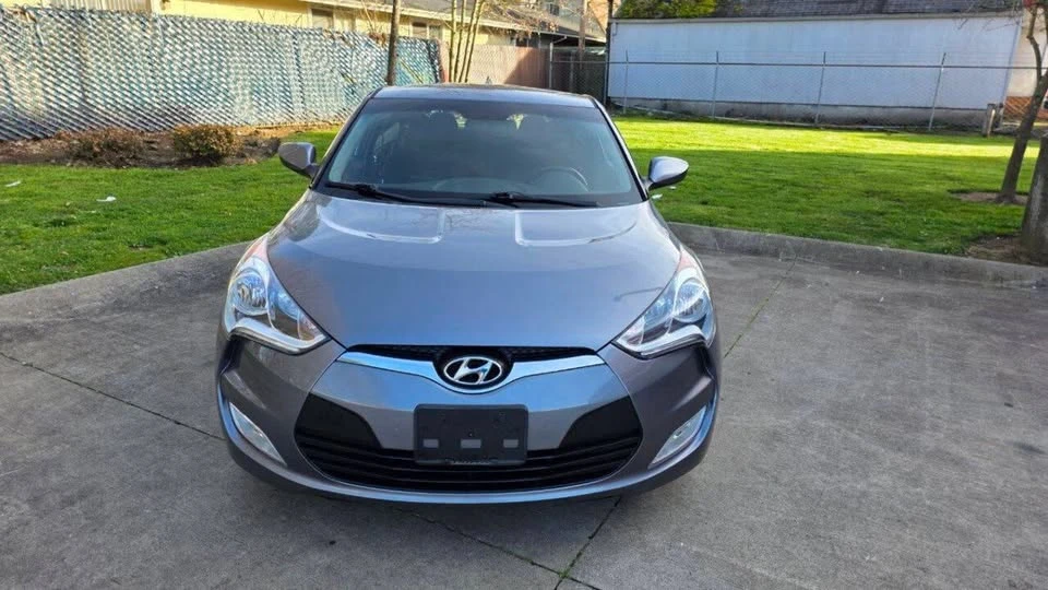 2017 Hyundai Veloster - Image 2 of 15