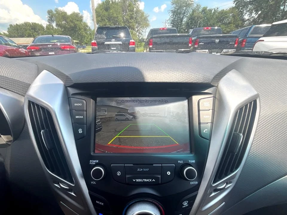 2017 Hyundai Veloster - Image 18 of 19
