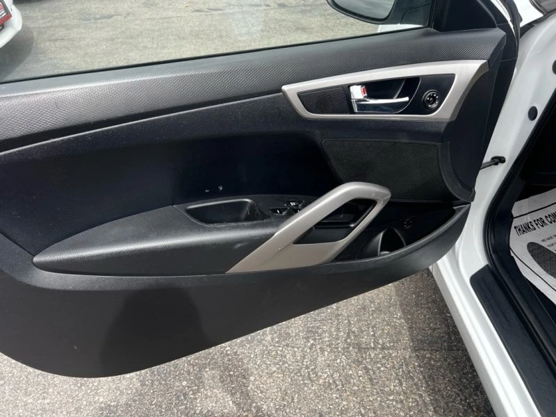 2017 Hyundai Veloster - Image 16 of 17