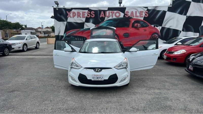 2017 Hyundai Veloster - Image 8 of 17