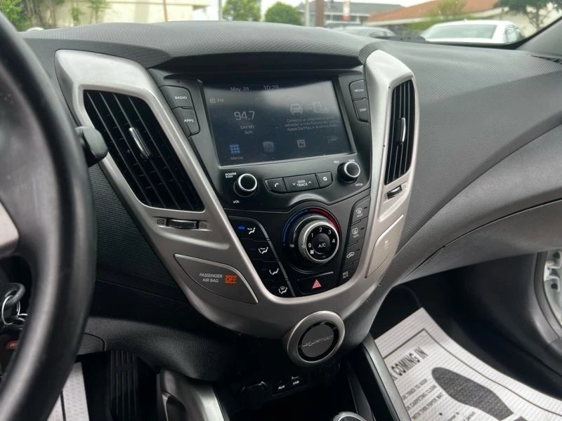 2017 Hyundai Veloster - Image 11 of 17