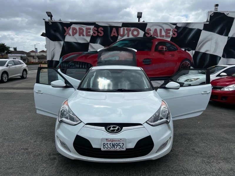 2017 Hyundai Veloster - Image 2 of 17