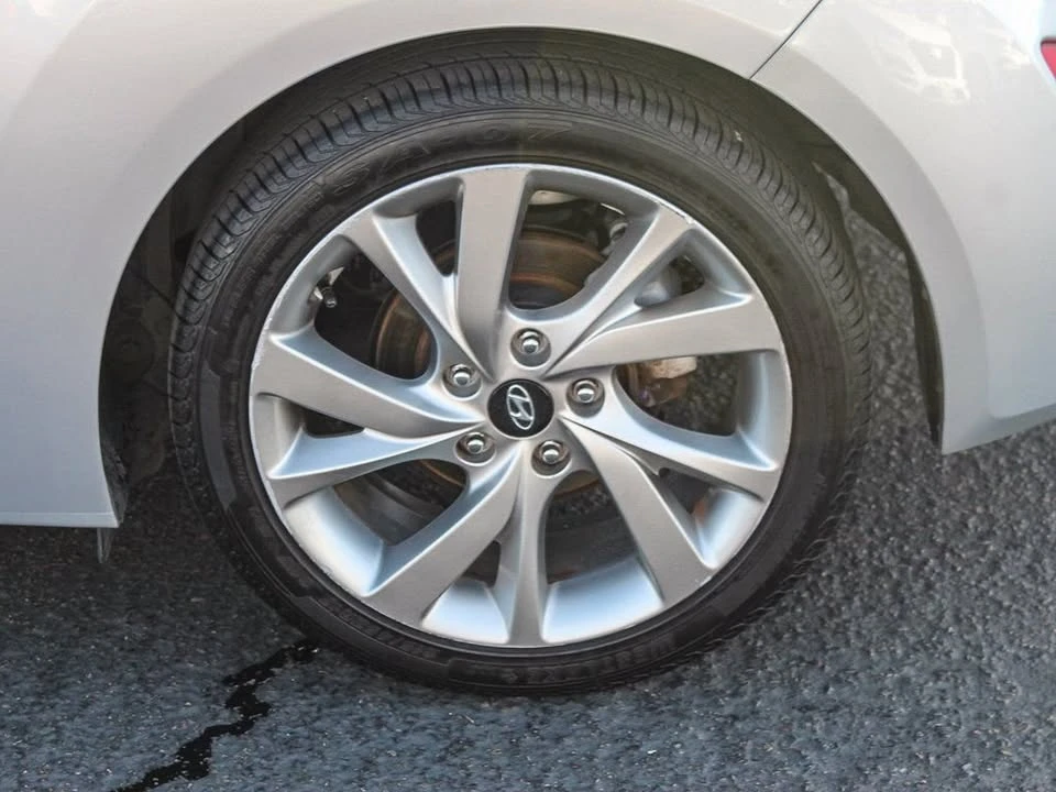 2017 Hyundai Veloster - Image 6 of 11