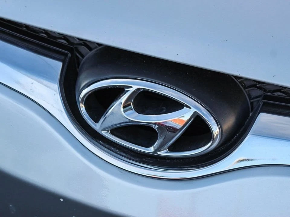 2017 Hyundai Veloster - Image 4 of 11
