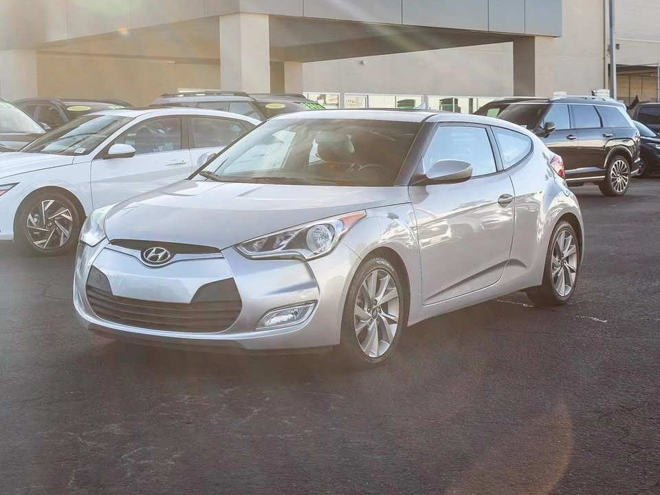 2017 Hyundai Veloster - Image 2 of 11
