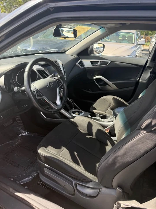 2017 Hyundai Veloster - Image 8 of 11