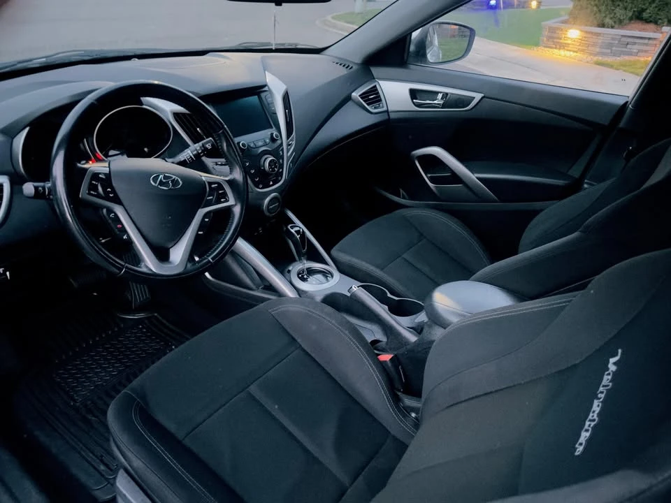 2017 Hyundai Veloster - Image 9 of 11