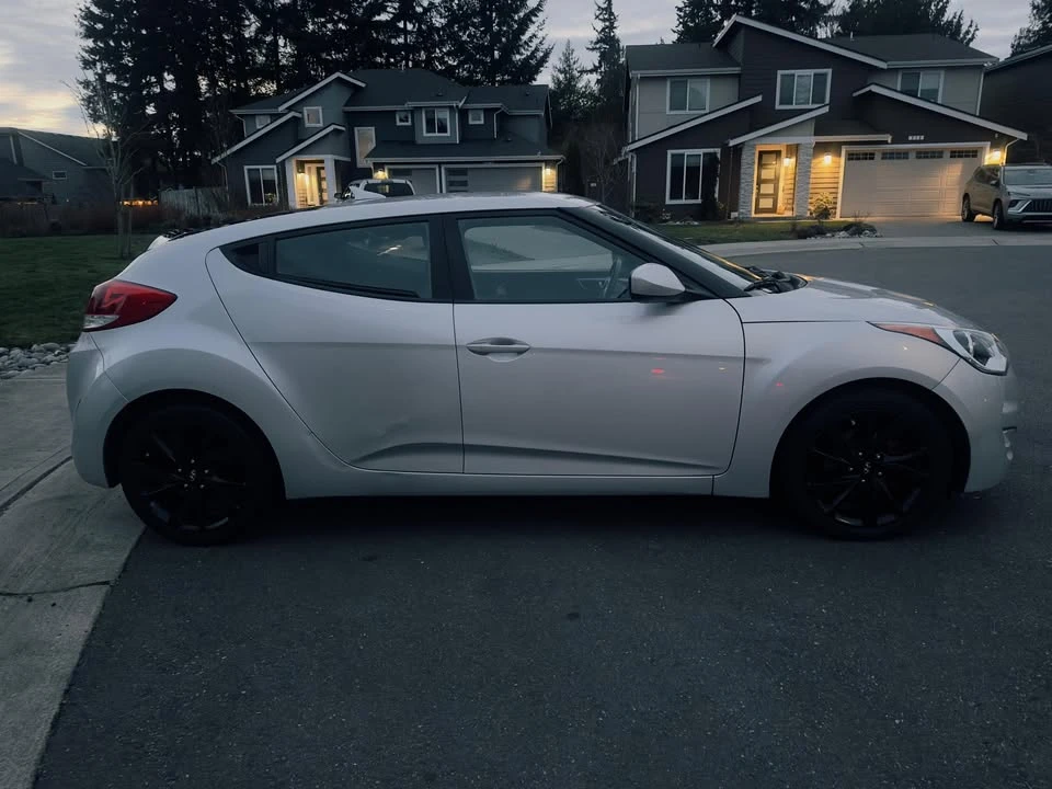 2017 Hyundai Veloster - Image 4 of 11