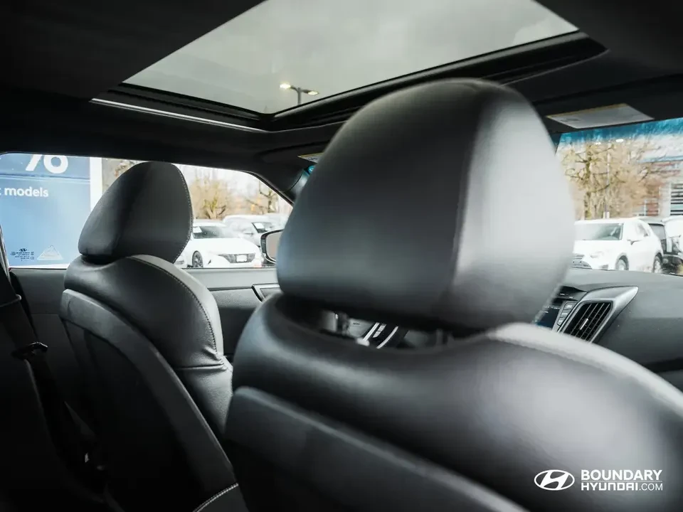 2017 Hyundai Veloster - Image 18 of 18