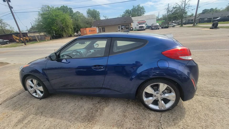 2017 Hyundai Veloster - Image 2 of 14