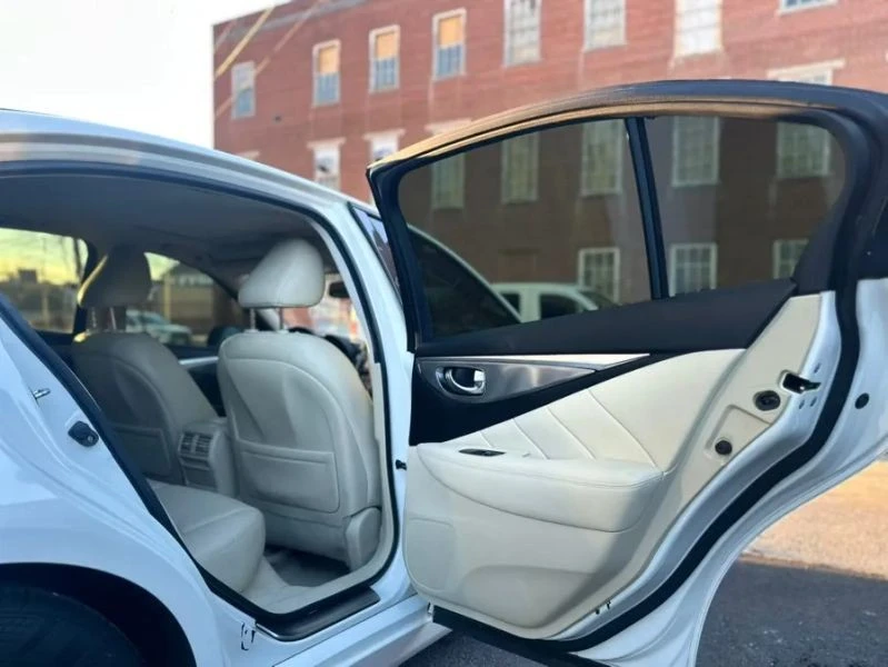 2017 Infiniti Q50 - Image 10 of 12