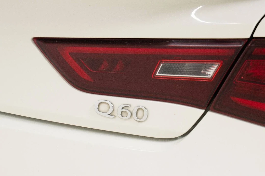 2017 Infiniti Q60 - Image 14 of 21