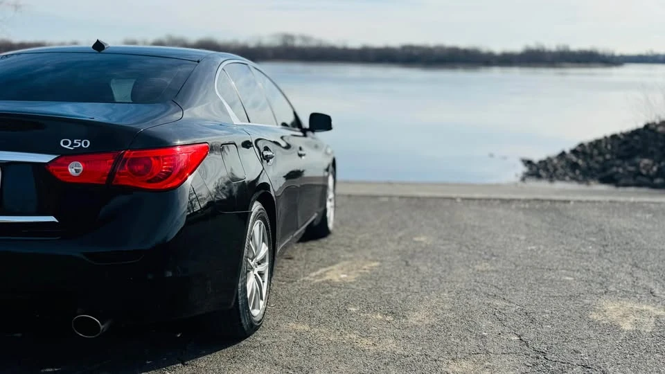 2017 Infiniti Q50 - Image 2 of 18