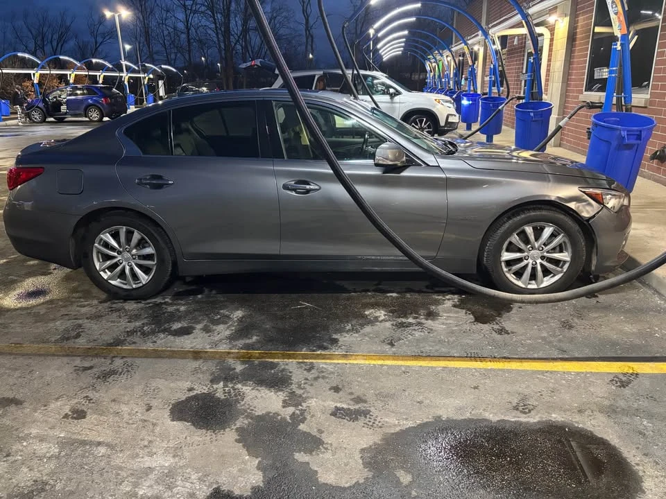 2017 Infiniti Q50 - Image 2 of 3