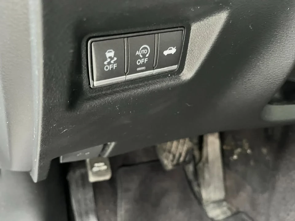 2017 Infiniti Q60 - Image 6 of 17