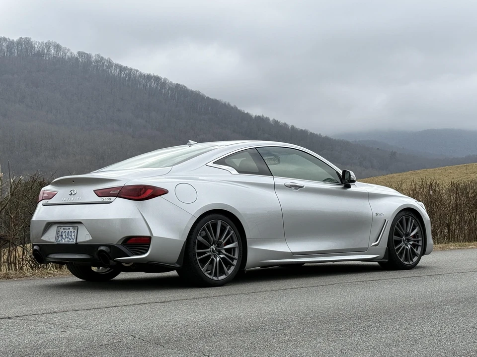 2017 Infiniti Q60 Red Sport 400 - Image 25 of 31