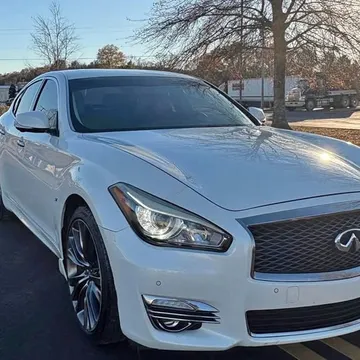 2017 Infiniti Q70 Red Sport
