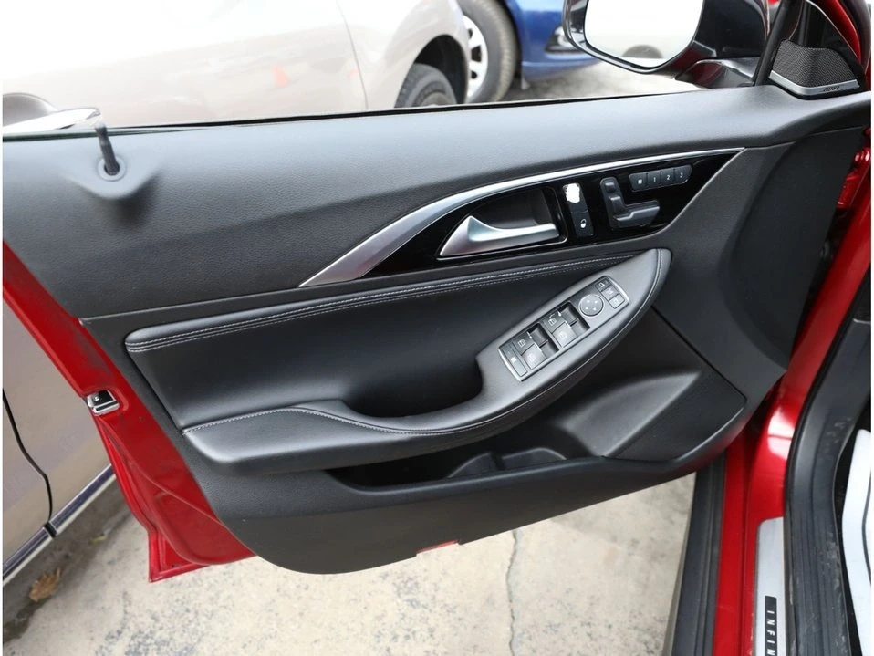 2017 Infiniti QX30 - Image 15 of 17