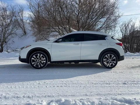 2017 Infiniti QX30 - Image 2 of 14