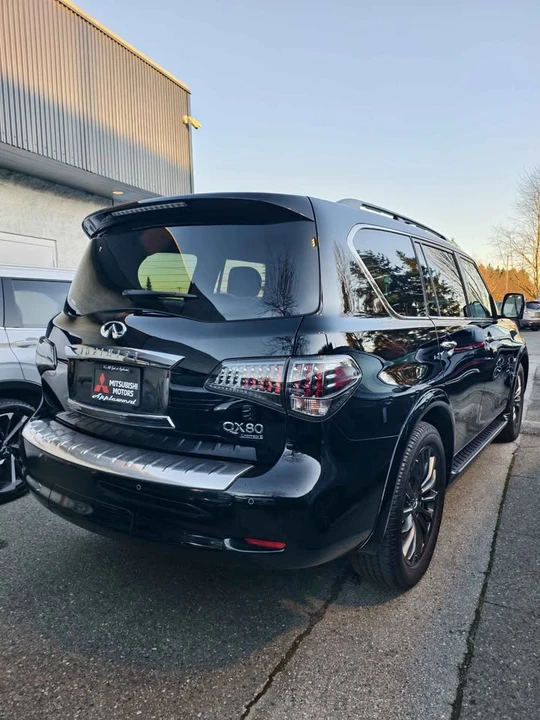2017 Infiniti QX80 - Image 3 of 4