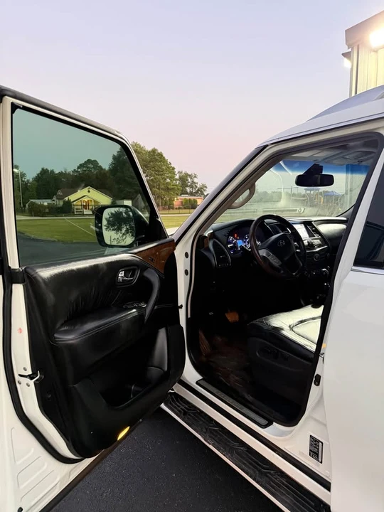 2017 Infiniti QX80 - Image 9 of 10