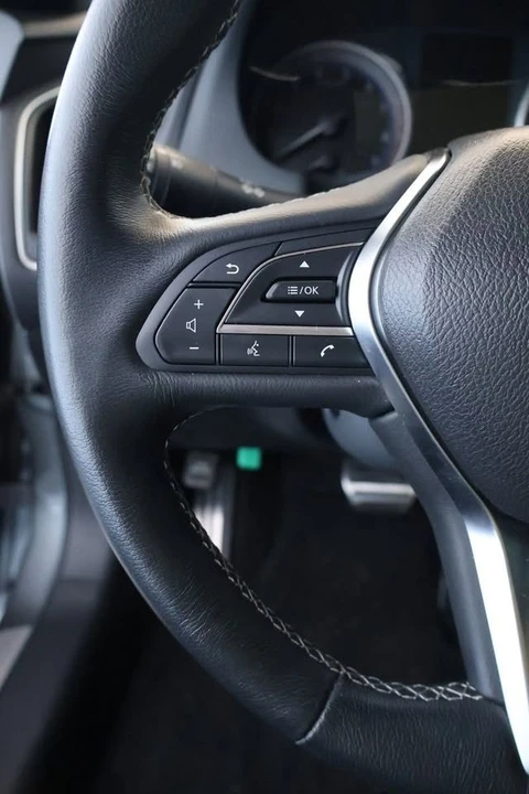 2017 Infiniti Q60 - Image 9 of 17