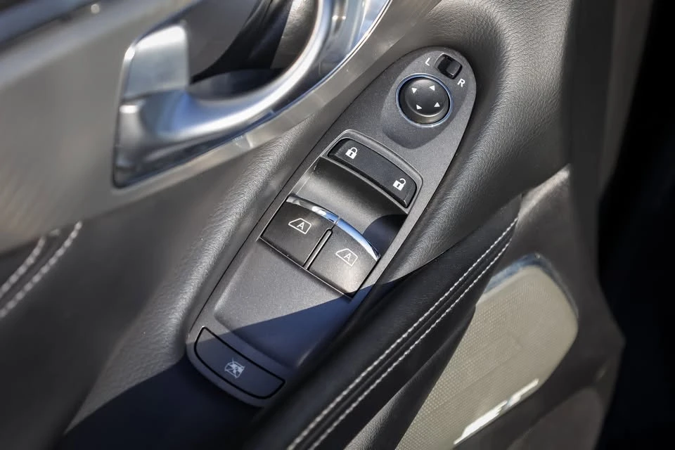 2017 Infiniti Q60 - Image 15 of 20