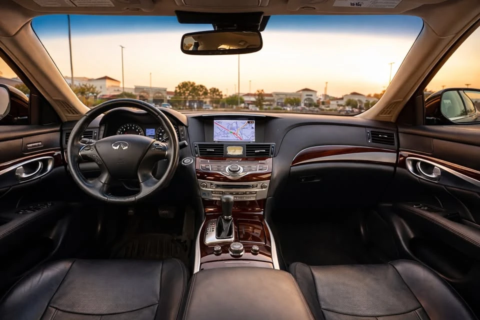 2017 Infiniti M/Q70 4th Gen - Image 4 of 4