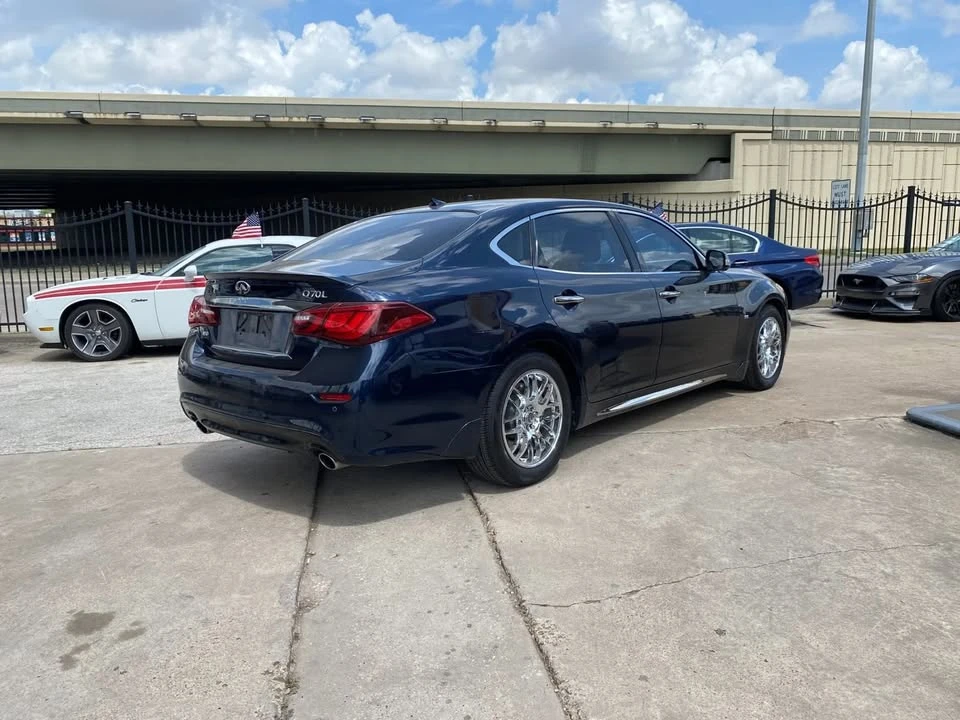 2017 Infiniti M/Q70 4th Gen - Image 2 of 6