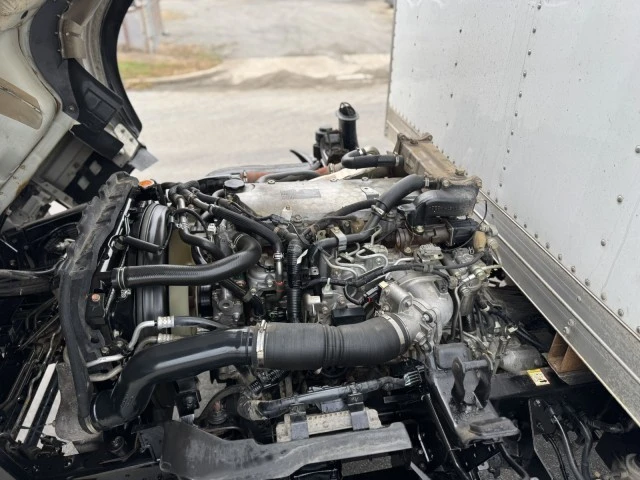 2017 Isuzu Elf - Image 16 of 17