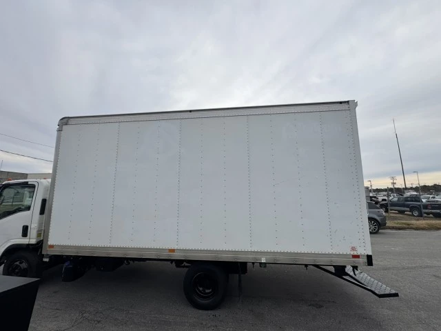 2017 Isuzu Elf - Image 8 of 17