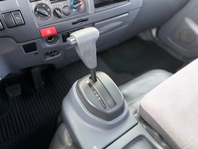 2017 Isuzu Elf - Image 18 of 21