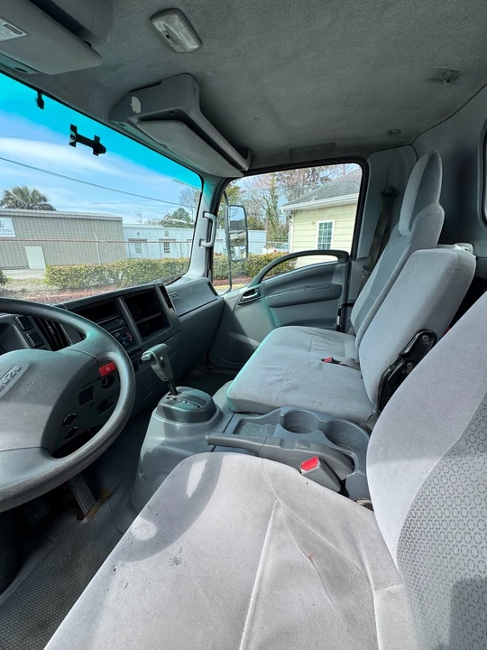 2017 Isuzu Elf - Image 9 of 12