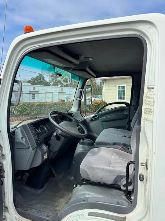 2017 Isuzu Elf - Image 8 of 12