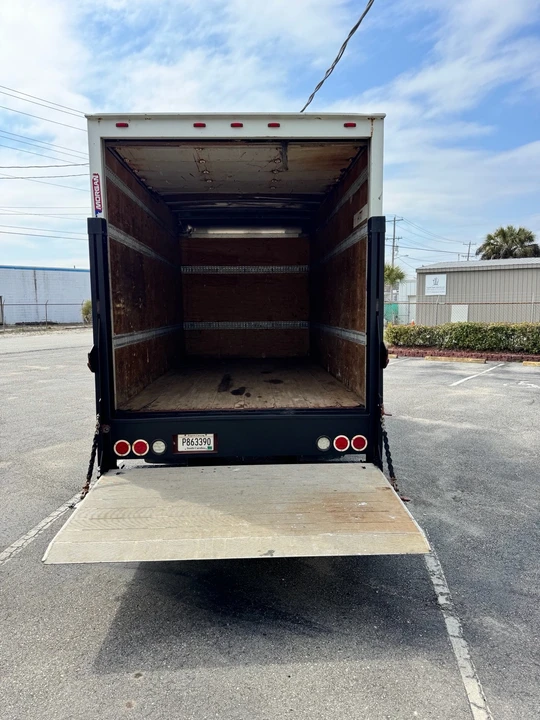 2017 Isuzu Elf - Image 7 of 12