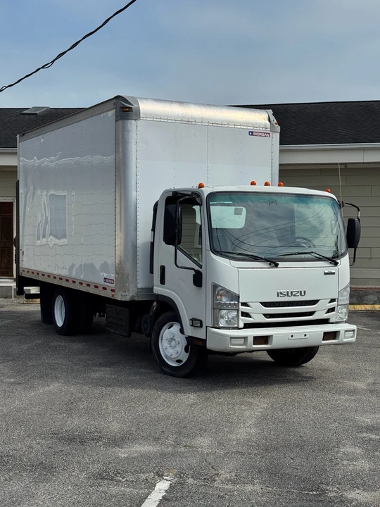 2017 Isuzu Elf - Image 2 of 12
