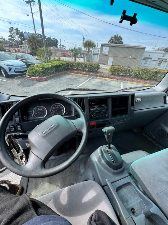 2017 Isuzu Elf - Image 10 of 12