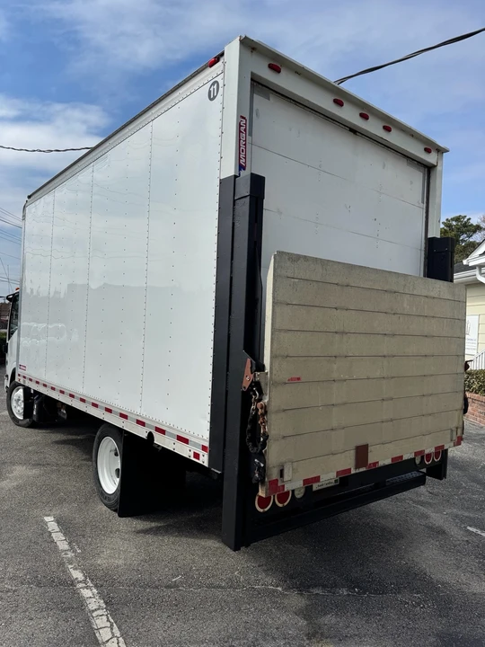 2017 Isuzu Elf - Image 5 of 12
