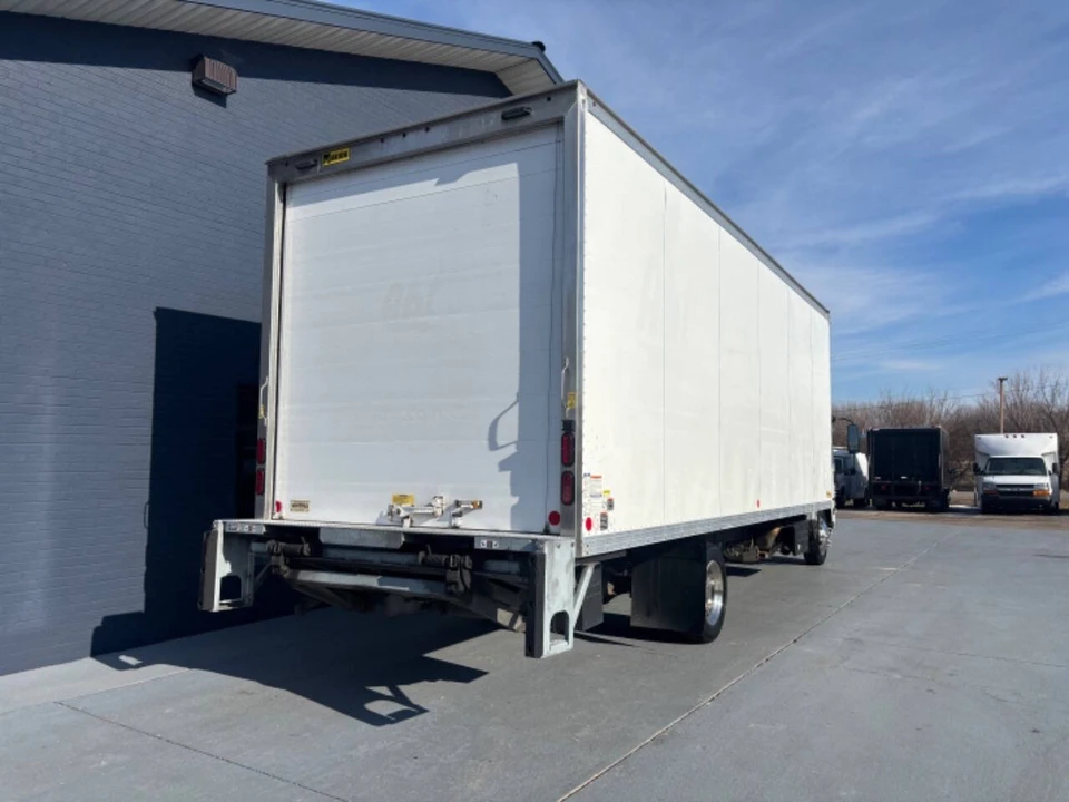 2017 Isuzu Elf - Image 6 of 12