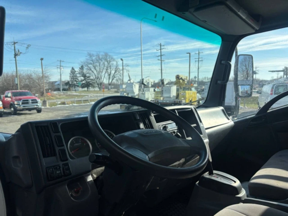 2017 Isuzu Elf - Image 12 of 12