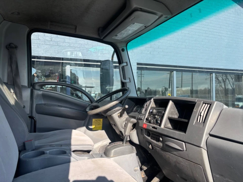 2017 Isuzu Elf - Image 10 of 12