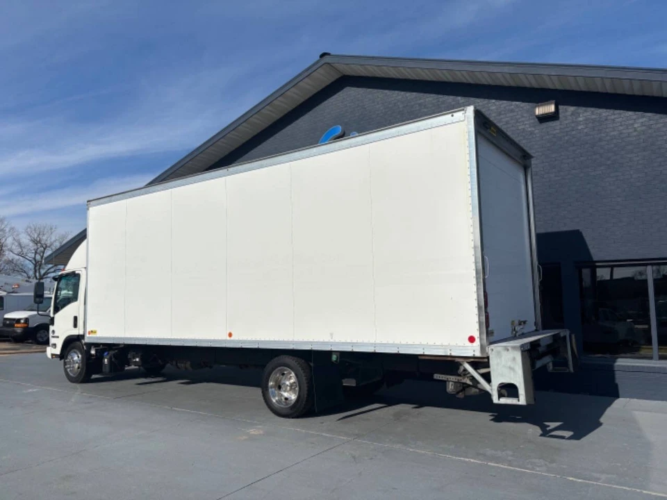2017 Isuzu Elf - Image 3 of 12