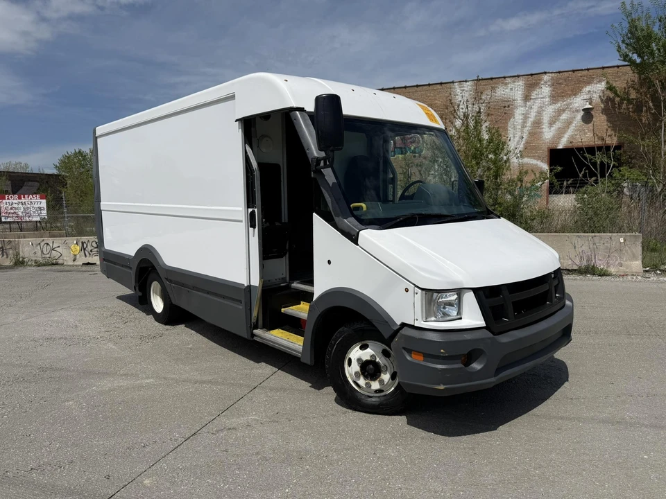 2017 Isuzu Elf - Image 10 of 31