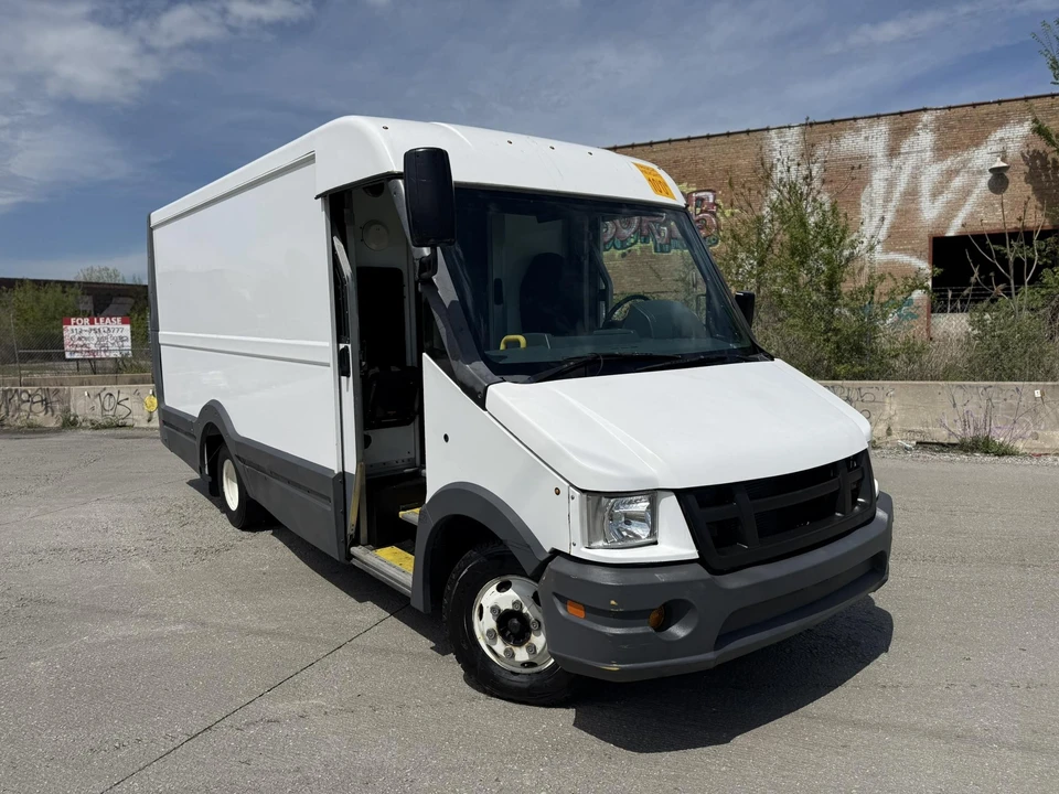 2017 Isuzu Elf - Image 9 of 31