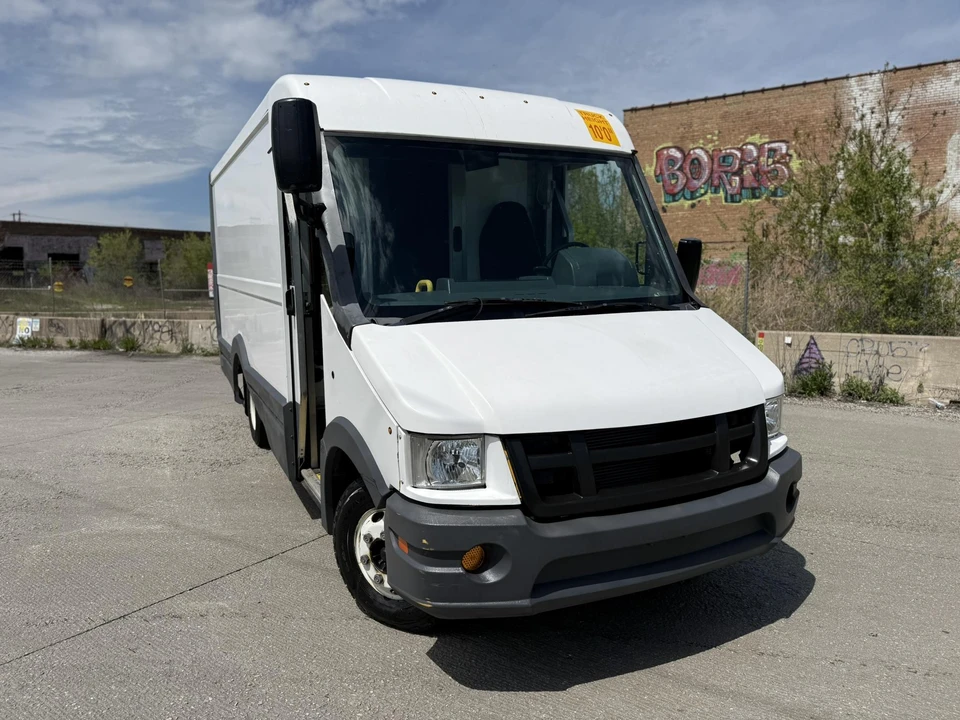 2017 Isuzu Elf - Image 7 of 31
