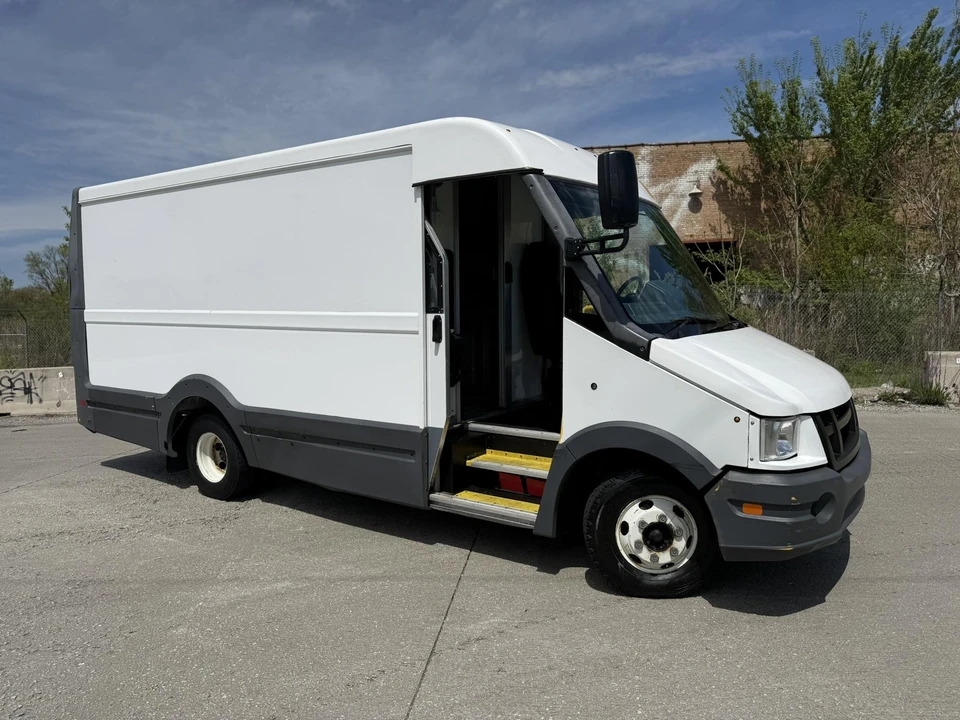 2017 Isuzu Elf - Image 16 of 31