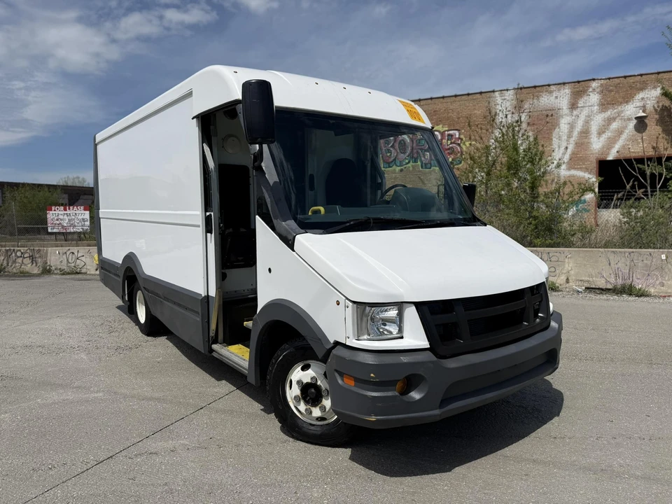 2017 Isuzu Elf - Image 8 of 31